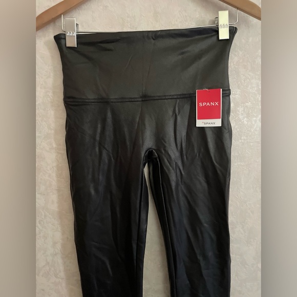 Spanx women’s large black leggings NWT - Picture 3 of 6
